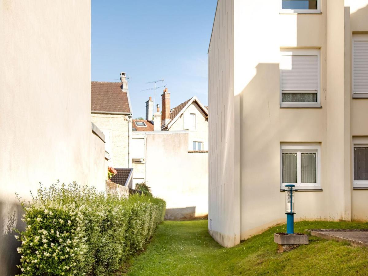 Apartment Attractive In Chaumont With A Balcony
